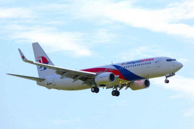 Boeing 737-700 (9M-MSB) - Landing in Progress.