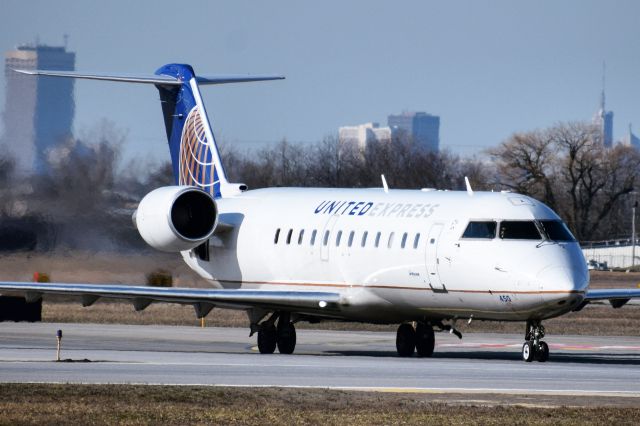 Canadair Regional Jet CRJ-200 (N450AW) - UA3813 (opby Air Wisconsin) heading to Runway 23 at KBUF before heading to KIAD...