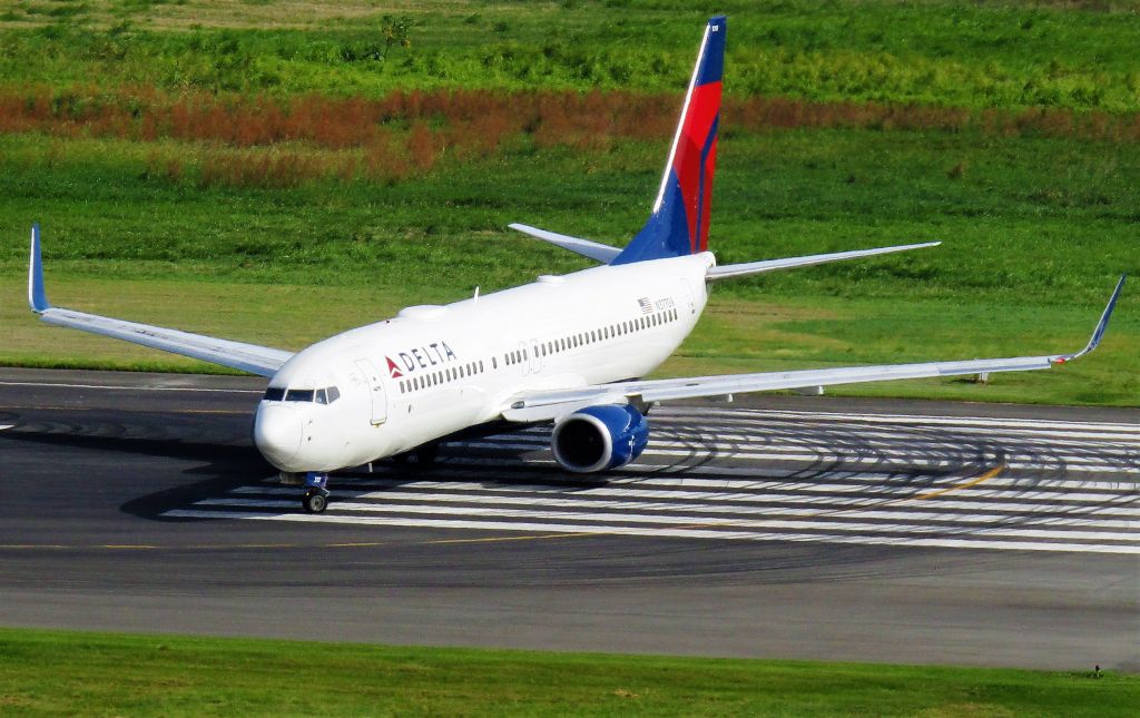 Boeing 737-800 (N377DA)