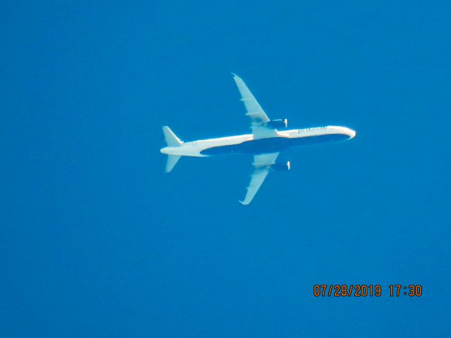 Airbus A321 (N976JT)