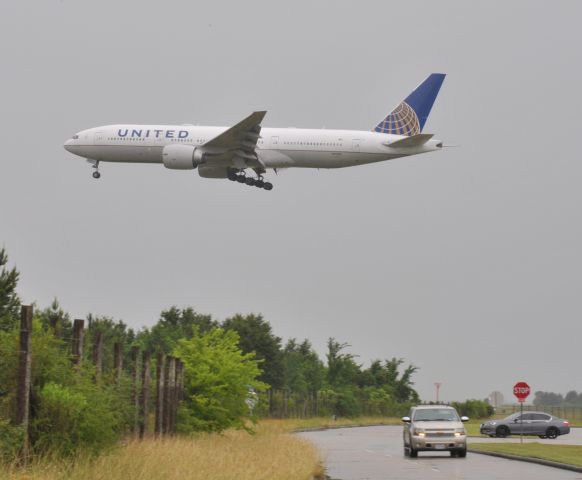 Boeing 777-200 (N77019)