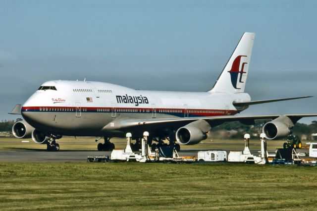 Boeing 747-400 (9M-MPF) - MALAYSIA AIRLINES - BOEING 747-4H6 - REG : 9M-MPF (CN 27043/1017) - ADELAIDE INTERNATIONAL AIRPORT SA. AUSTRALIA - YPAD 25/6/1995