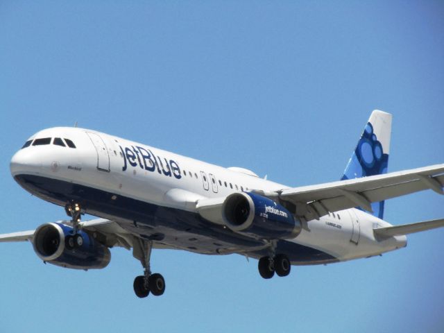 Airbus A320 (N503JB) - Landing RWY 30