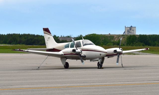 Beechcraft 55 Baron (N4126S) - Beech 95-B55 Baron N4126S in Charlevoix 