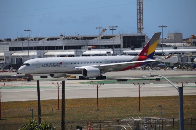 Airbus A350-900 (HL8079)