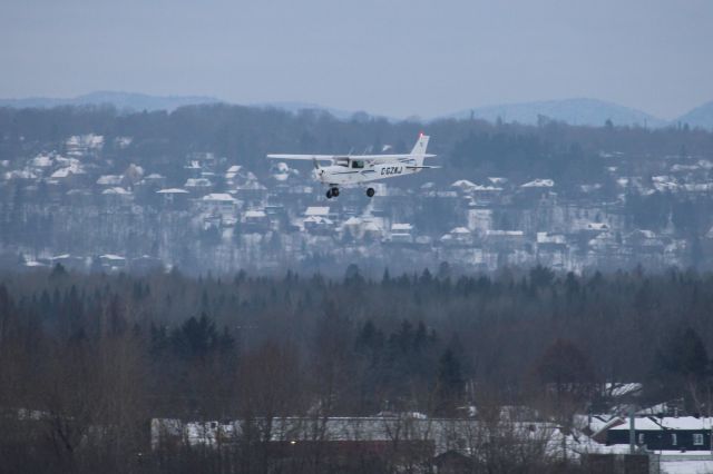 Cessna 152 (C-GZKJ)