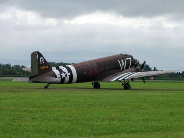 Douglas DC-3 (N345AB)