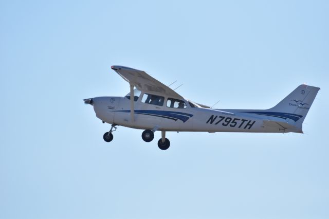 Cessna Skyhawk (N795TH)