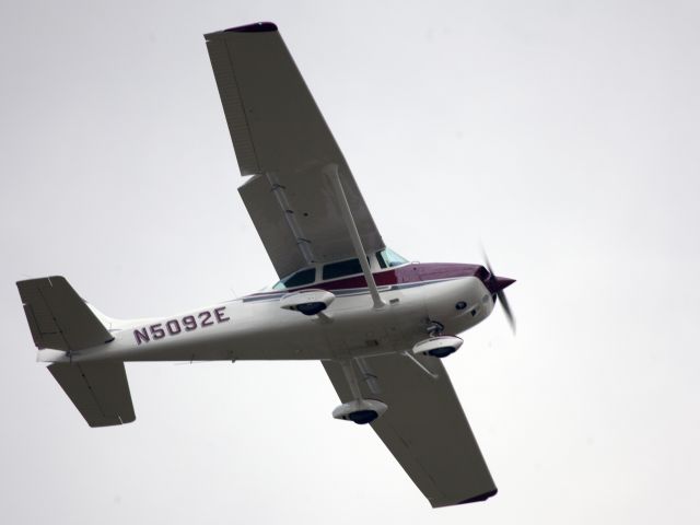 Cessna Skyhawk (N5092E) - Runway 08.