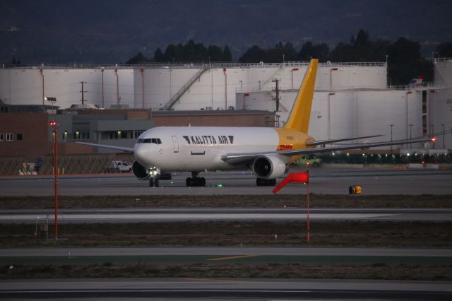 BOEING 777-200LR (N772CK)