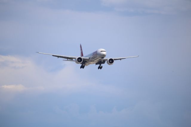 BOEING 777-300ER (HB-JNC)