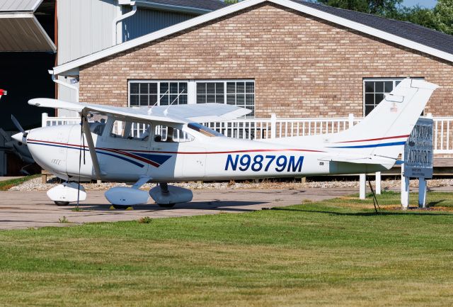 Cessna Skylane (N9879M)