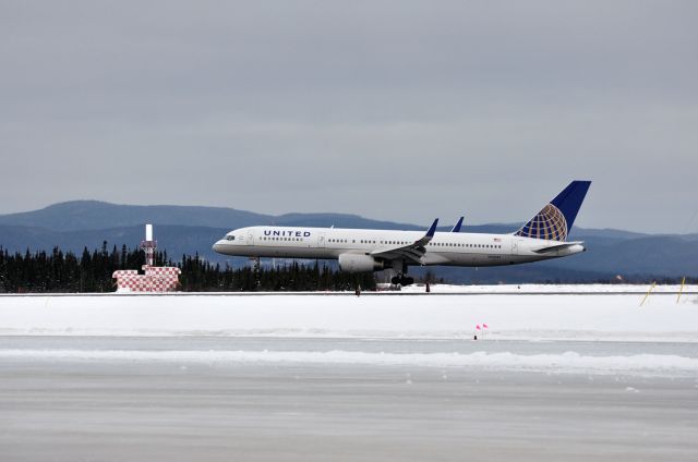 Boeing 757-200 (N33132)