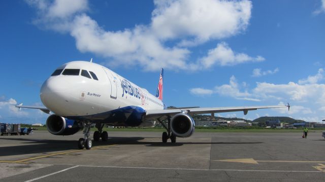 Airbus A320 (N605JB)