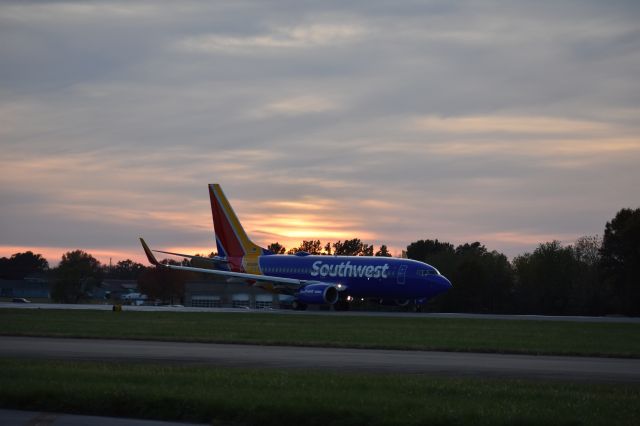 Boeing 737-700 (N936WN) - A Southwest Airlines Charter at KMWA