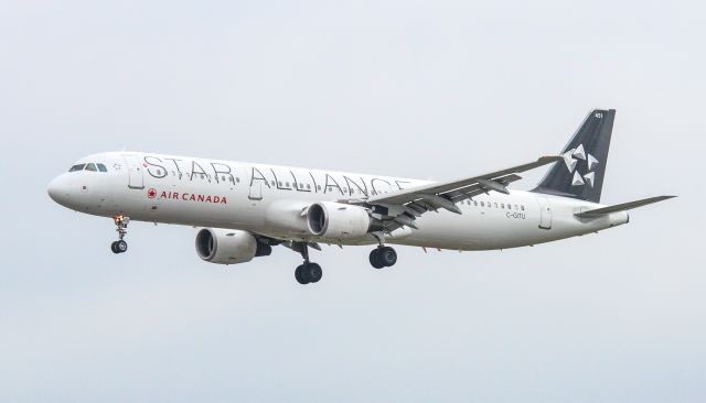 Airbus A321 (C-GITU)