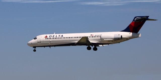 Boeing 717-200 (N926AT) - On final is this 2000 Delta Airlines Boeing 717-200 in the Spring of 2021.