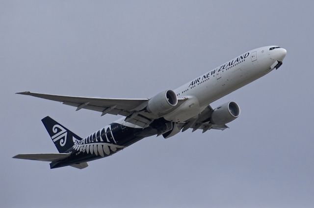BOEING 777-300 (ZK-OKN)