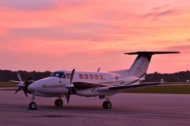 Beechcraft Super King Air 200 (N23ST)