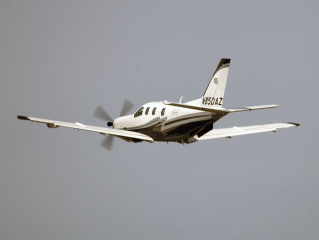 Socata TBM-850 (N850AZ) - Take off runway 26. the fastest single engine turboprop in the market. 850HP in flight.