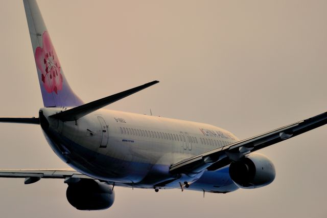 Boeing 737-800 (B-18652)