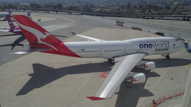 Boeing 747-400 (VH-OEF) - OneWorld livery on "Sydney" Longreach 