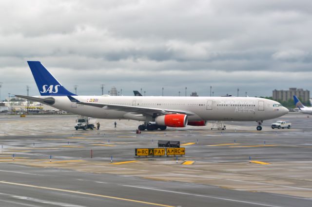 Airbus A330-300 (LN-RKM)