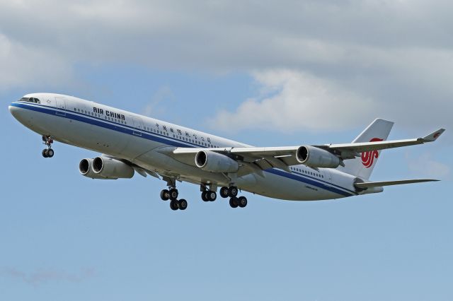 Airbus A340-300 (B-2389)