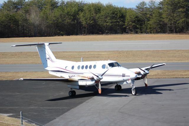 Beechcraft Super King Air 200 (N49R) - Parked