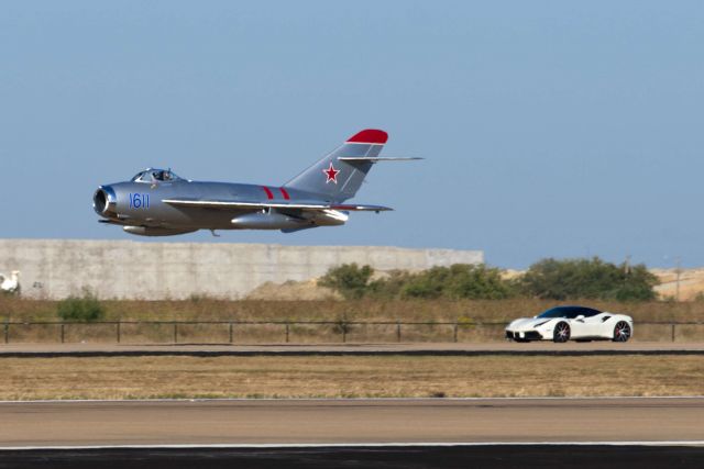 MIKOYAN MiG-17 (N217SH)