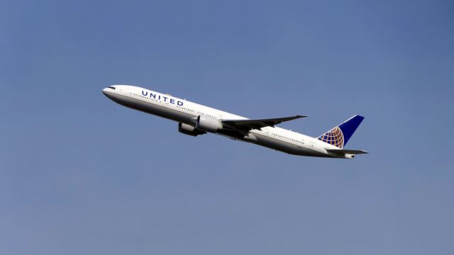 BOEING 777-300ER (N2645U)