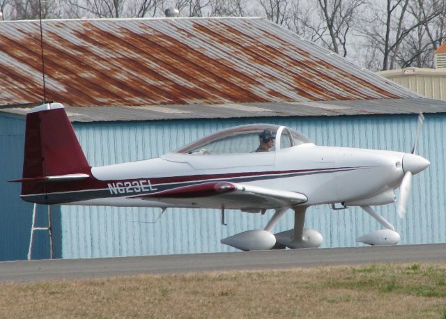 Vans RV-8 (N623EL) - Taking off from runway 14 at the Downtown Shreveport airport.