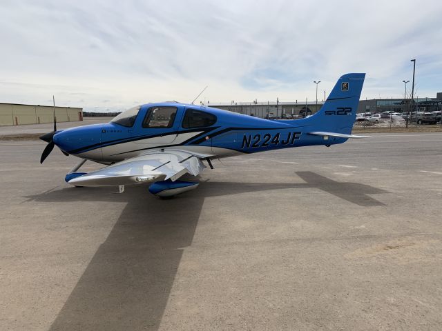 Cirrus SR-22 (N224JF)