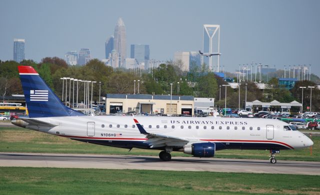 Embraer 170/175 (N106HQ) - Rolling 18C - 4/4/10