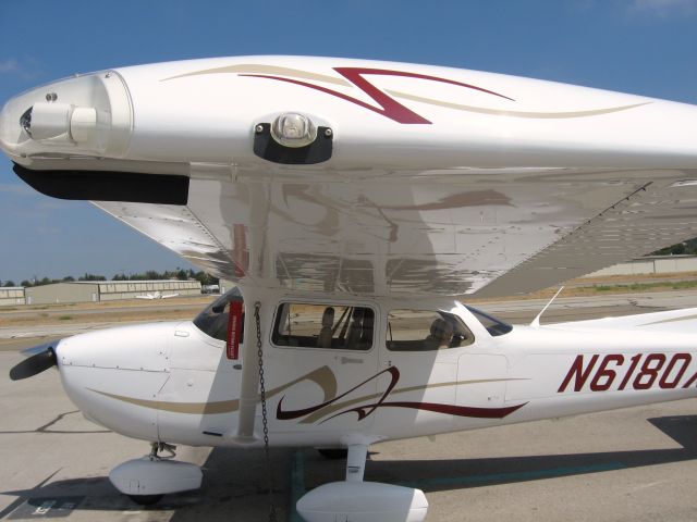 Cessna Skyhawk (N6180X) - PARKED AT FULLERTON