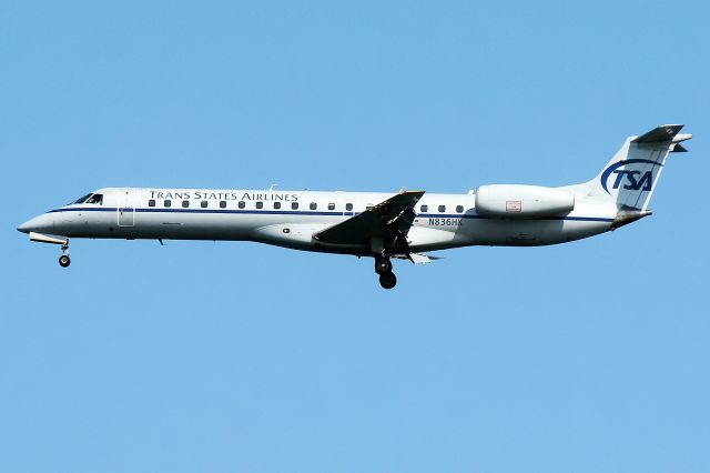 Embraer ERJ-145 (N836HK) - Waterski 4292 arriving from JFK