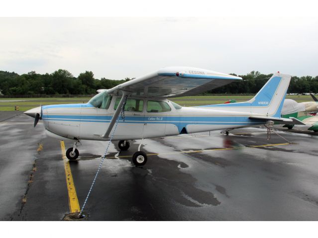 Cessna Skyhawk (N9893B) - A nice travelling aircraft. 20 kts faster than a conventional C172. Constant speed prop.