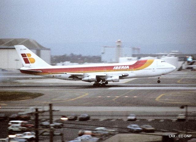 Boeing 747-200 (EC-DNP) - KLAX - IBERIA 747 smokin 7R at LAX