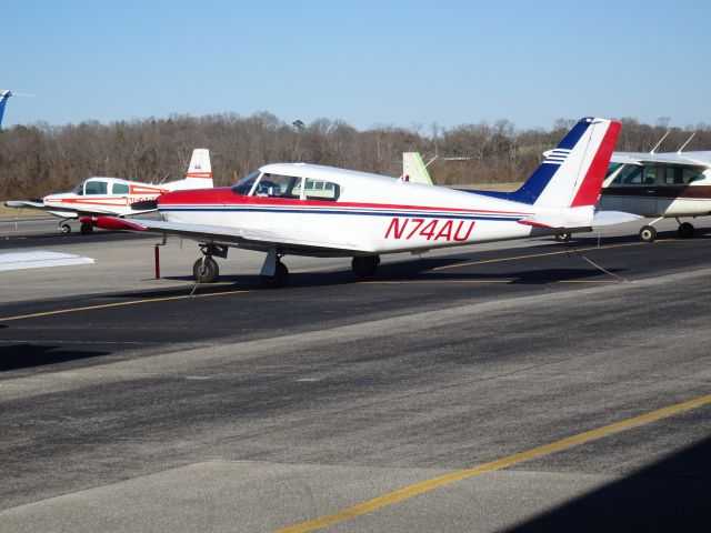 Piper PA-24 Comanche (N74AU)