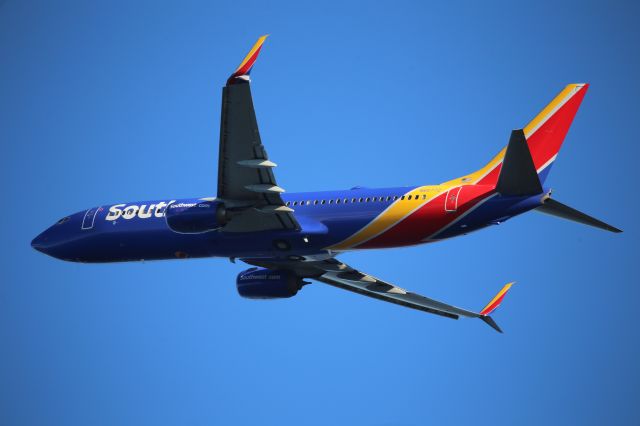 Boeing 737-800 (N8577Z)