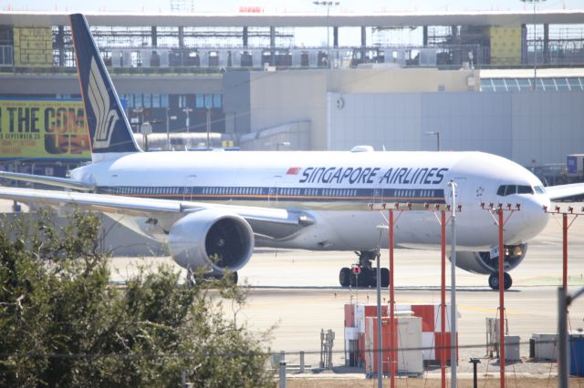 BOEING 777-300ER (9V-SWT)