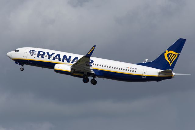 Boeing 737-800 (EI-FOC) - RYR3216 off to Milan Bergamo.