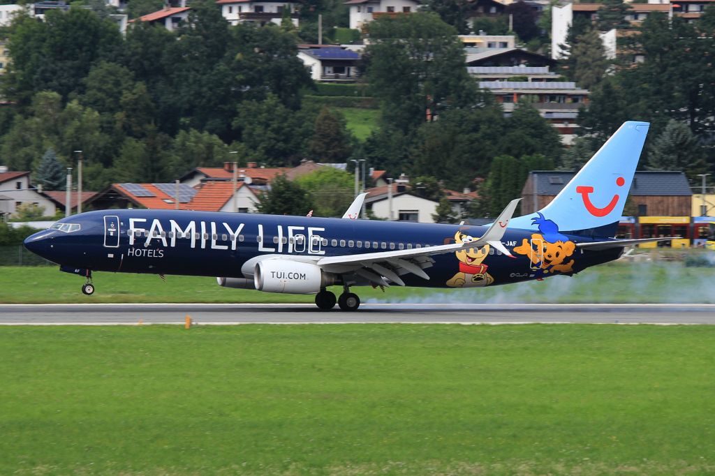 Boeing 737-800 (OO-JAF)