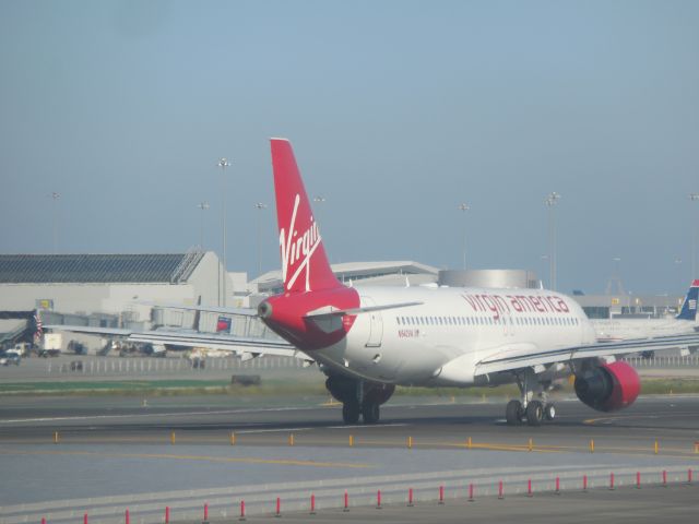 Airbus A320 (N642VA)