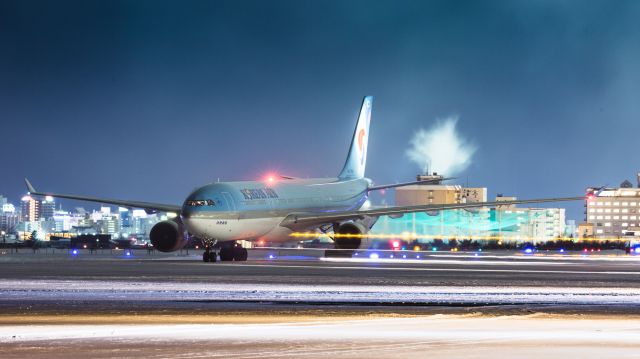 Airbus A330-300 (HL7551) - 大韓航空 - Korean Air [KE/KAL] / Airbus A330-322br /Jan.11.2016 Hakodate Airport [HKD/RJCH] JAPAN