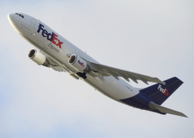 Airbus A300F4-600 (N743FD) - FDX427 departing KCLE for KMEM br /br /04/05/2016