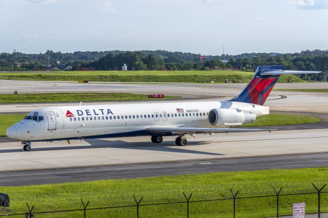 Boeing 717-200 (N607AT) - Putting along