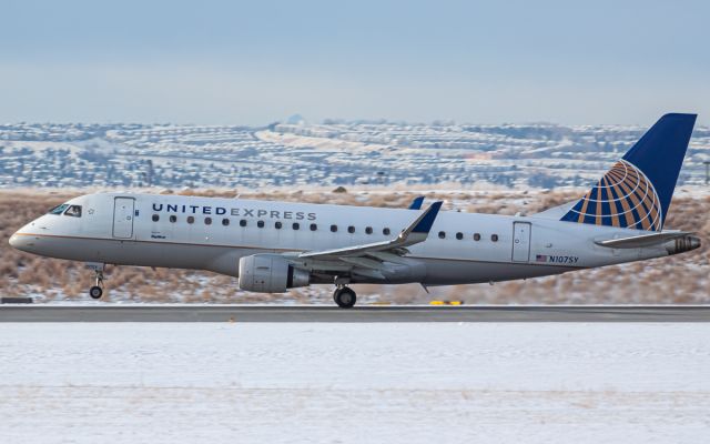 EMBRAER 175 (long wing) (N107SY)