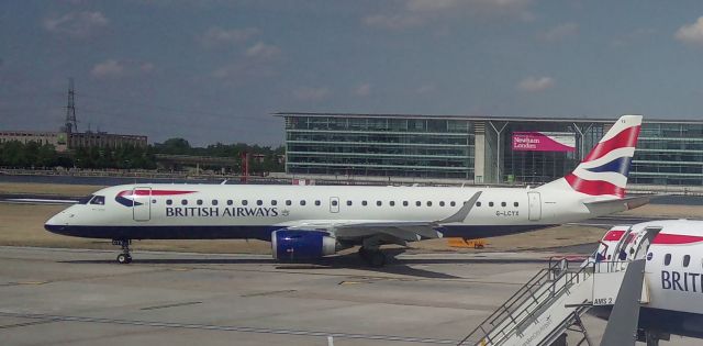 Embraer ERJ-190 (G-LCYX)