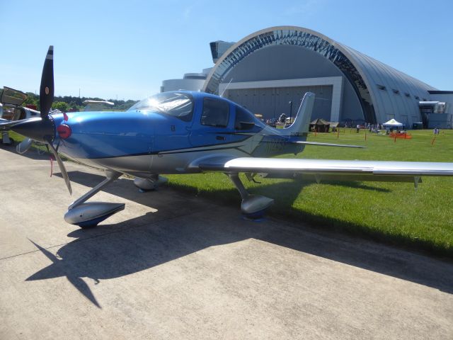 Cirrus SR-22 (N124SF)